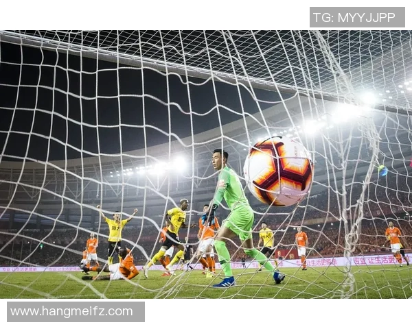 广州恒大足球赛事精彩回放与战术分析全记录